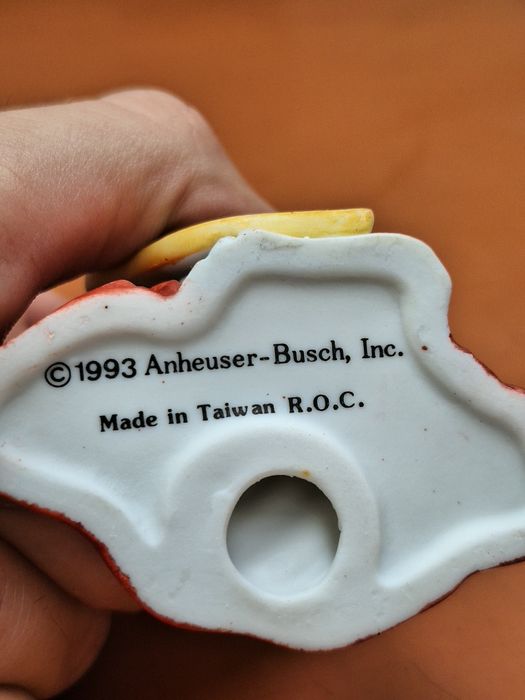 Anheuser-Busch 1993 Collector Christmas

Ornament Woman
Collector Chri