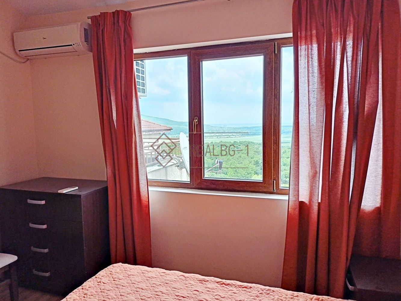 Панорамен апартамент с две спални до курортен комплекс Албена