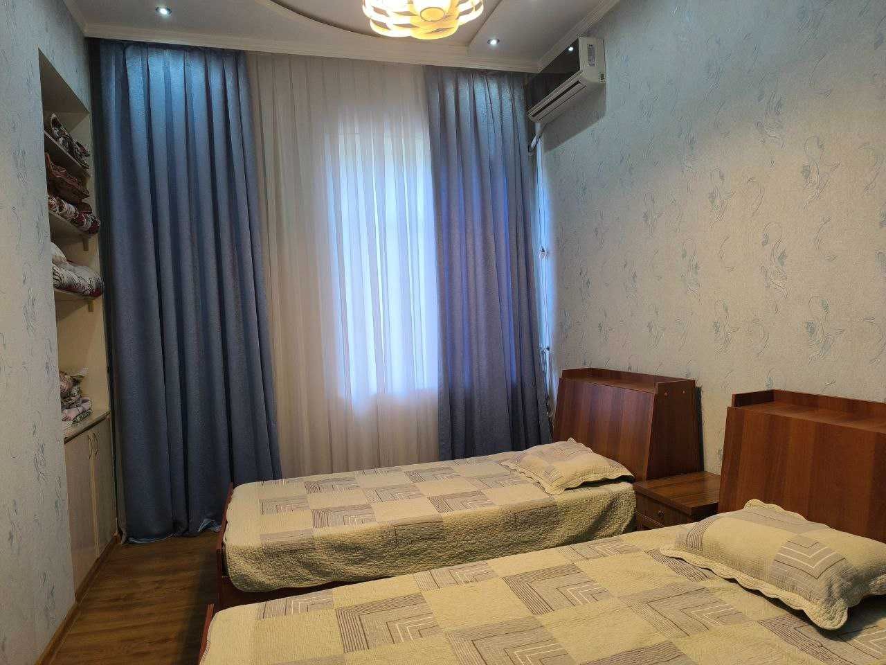 Набережная Анхора. Музей И.Каримова.Сдам 3комн. квартиру на 3 этаже.