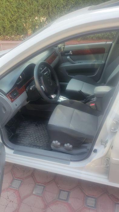Продам LACETTI 1.6