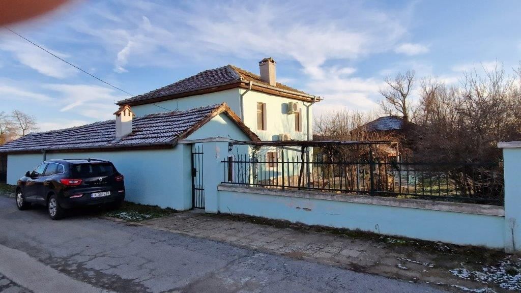 Продавам къща в с.Факия
