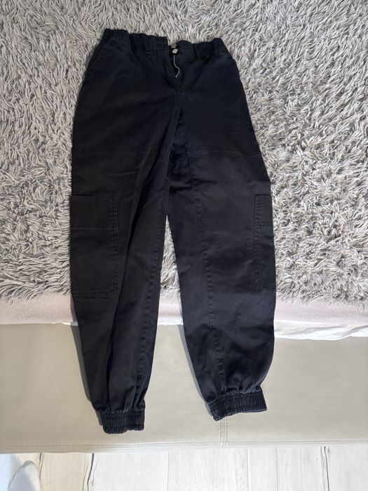 Карго черни, кафеви панталони и сини дънки