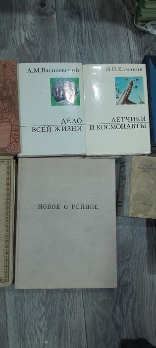 Книги примерно 450 шт