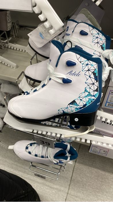 продам *почти новые коньки