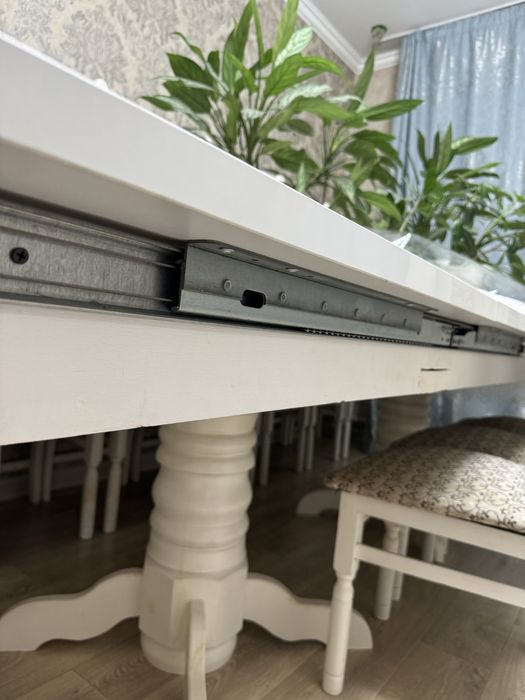 Продается гостевой стол в хорошем состоянии срочно торг!!!