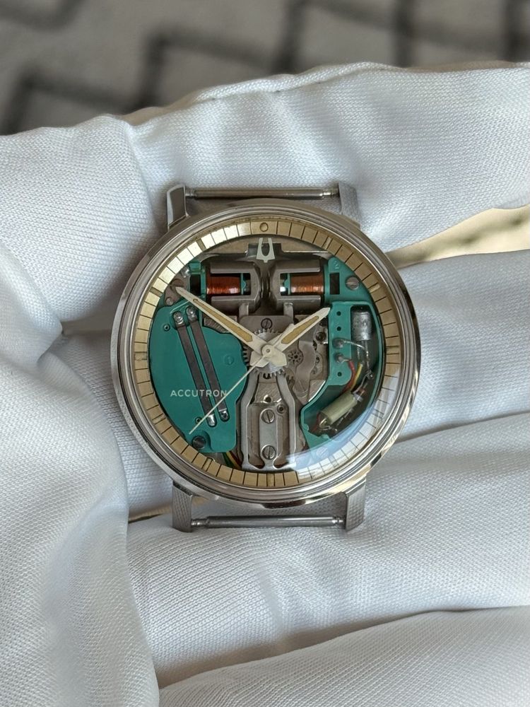 Часовник BULOVA ACCUTRON 214 SPACEVIEW 1964 M4 Камертон