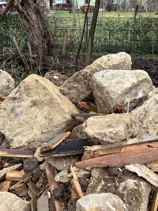 Vand piatra veche de 120 ani din demolare