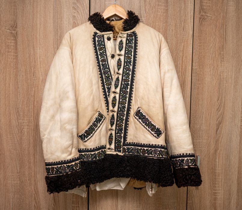 Vând cojoc tradițional