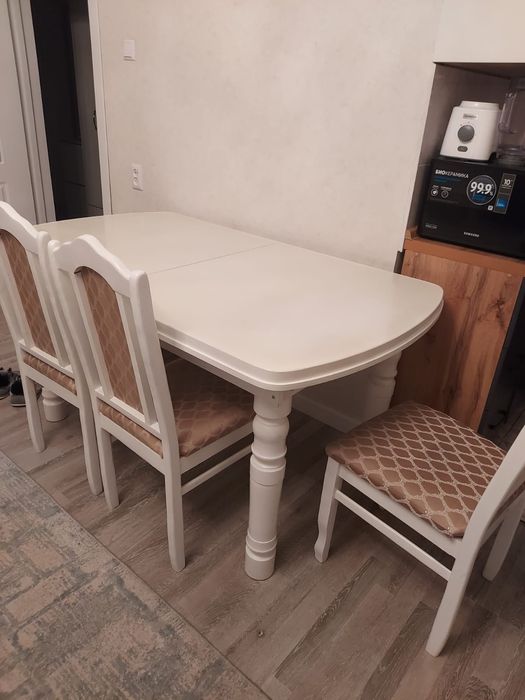 Продается стол и стулья