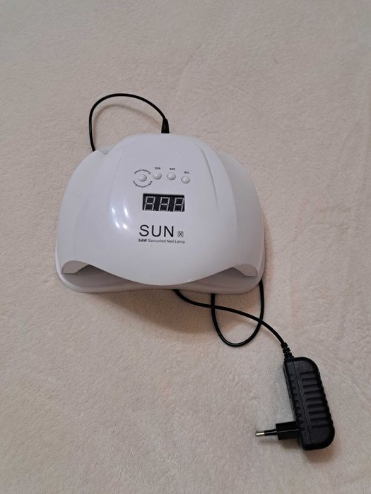 Лампа для гельлака  продам с основой лаком и блеском в комплекте