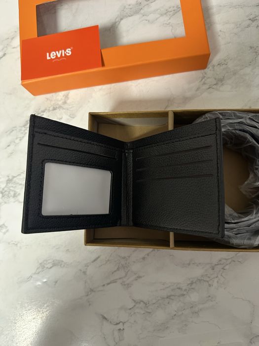 Set Levi’s 2 în 1 – curea și portofel
