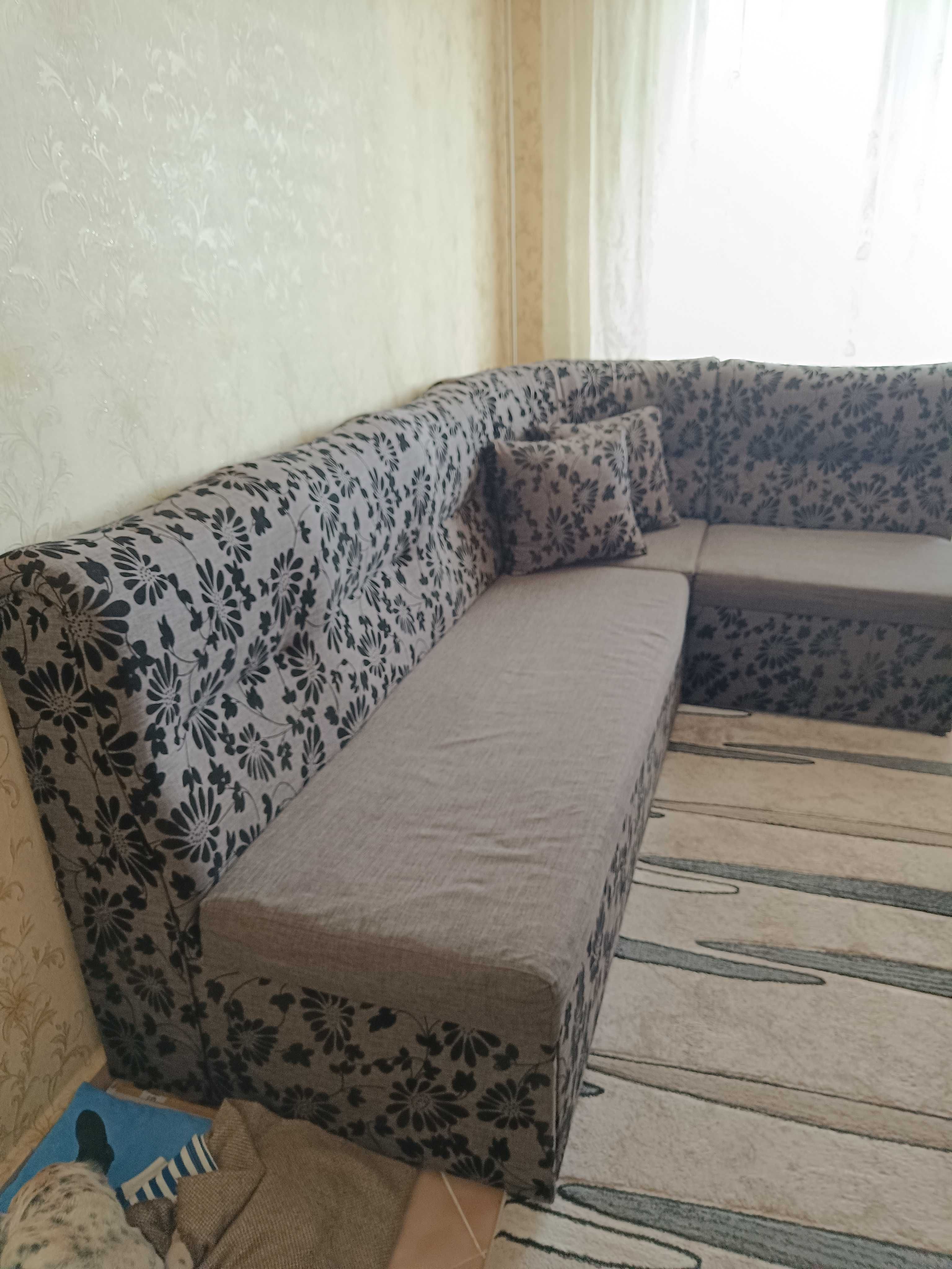 Продавам Ъглов разтегателен диван