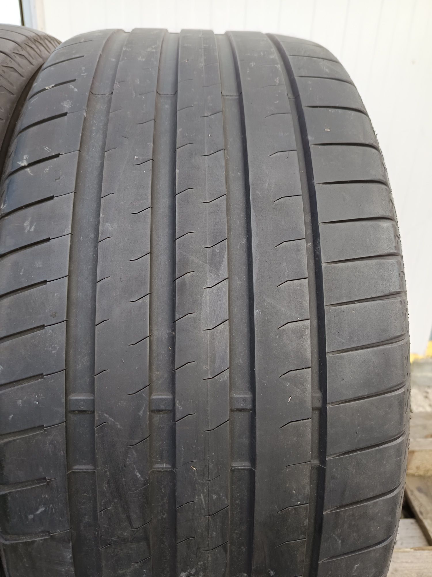 Летни гуми 285 40 ZR 22 BRIDGESTONE Дот0823