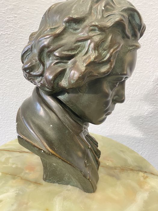 Бароков бюст скулптора от порцелан