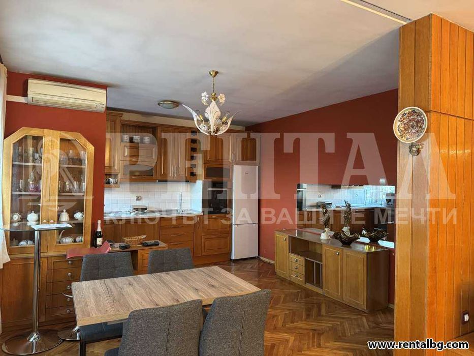 Дава се под наем Тристаен апартамент в Пловдив, Център - 120 кв.м за 612 € - Снимка #13