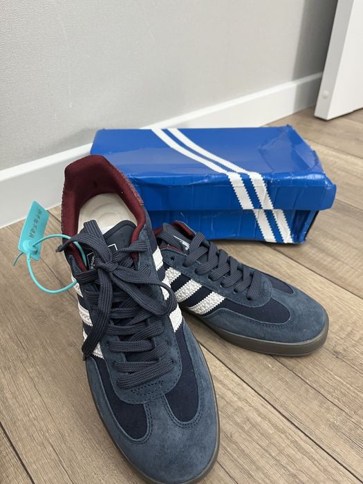 Продам новые кроссовки адидас, универсальная модель