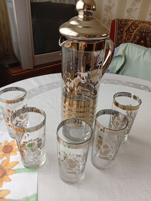 Набор для воды или сока, кувшин и 5 стаканов