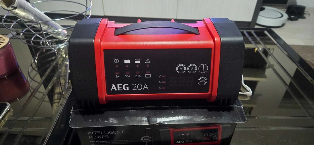 redresor aeg /incarcator baterie auto 12v/24v 2a/10a/20a/ nou