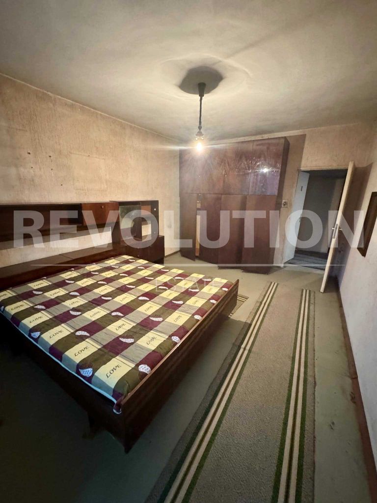 Продава се Тристаен апартамент в Пловдив, Въстанически - 102 кв.м за 1177 €/кв.м - Снимка #2