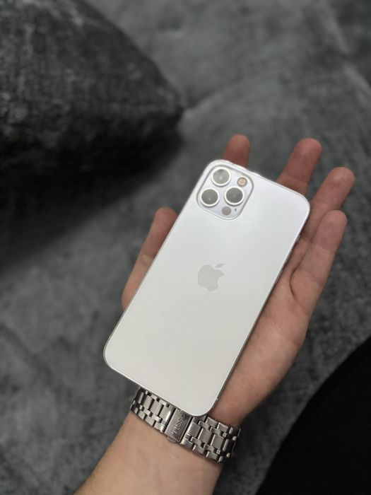 iPhone 12 Pro в хорошем состоянии