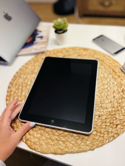 Vând iPad (prima generație) 32 GB