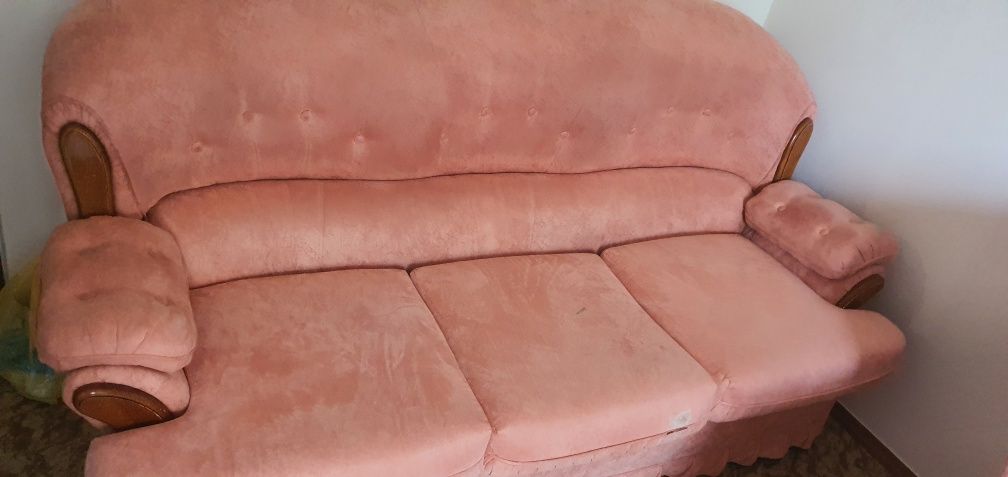 Срочно Диван и 2 кресла персиковый цвета