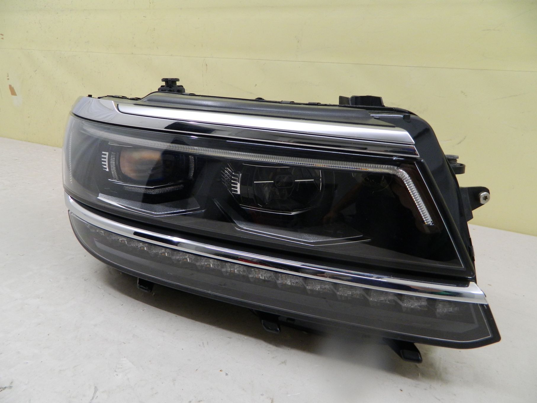 Far dreapta VW Tiguan FULL LED, 2016, 2017, 2018, 2019, 2020.
