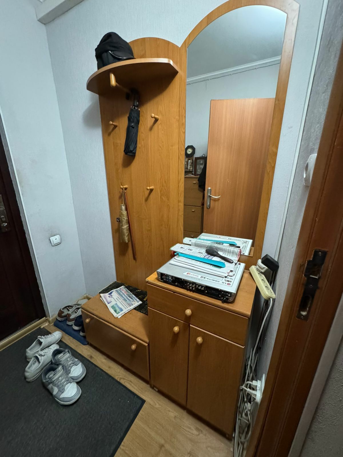 Продам прихожую б/у