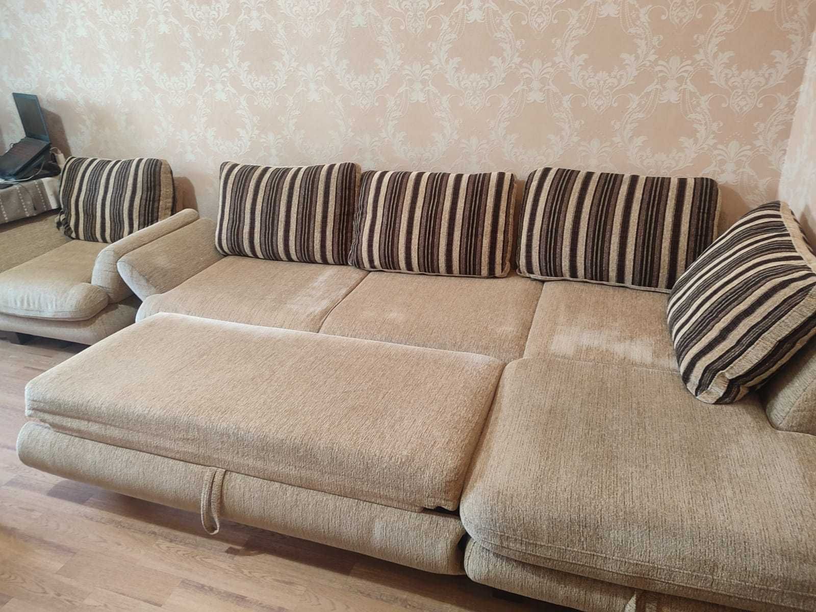 домашний диван + кресло, в идеале!