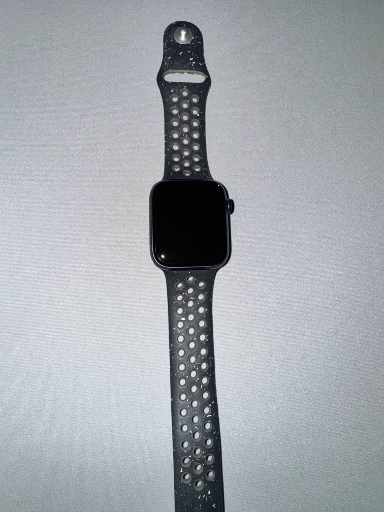 Часовник Apple Watch 6 44 mm