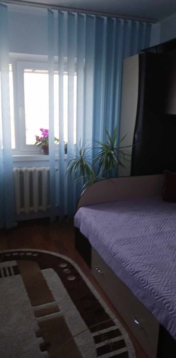 Vând apartament 3 camere, zona Traian