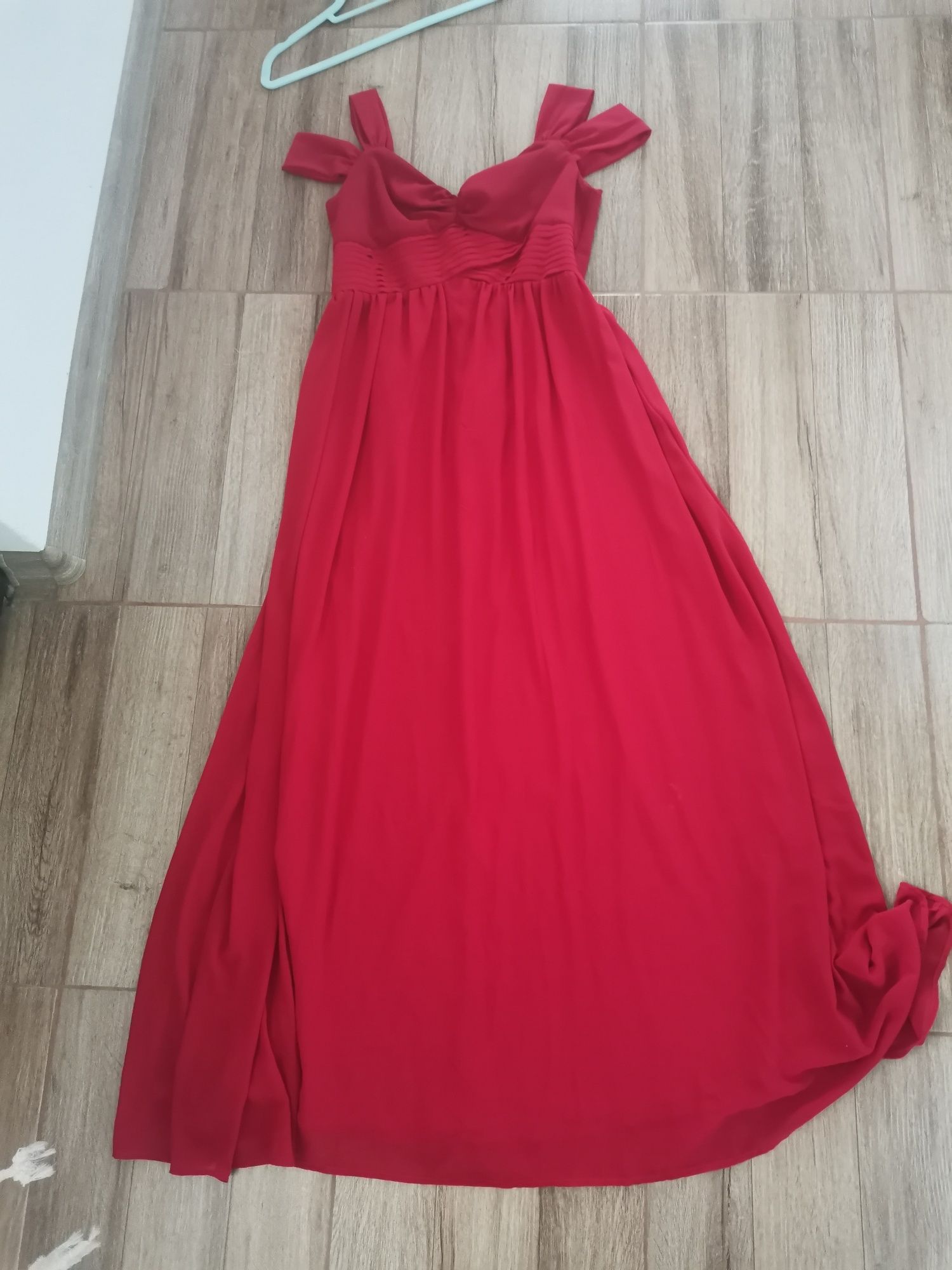 Vând rochie roșie lunga
