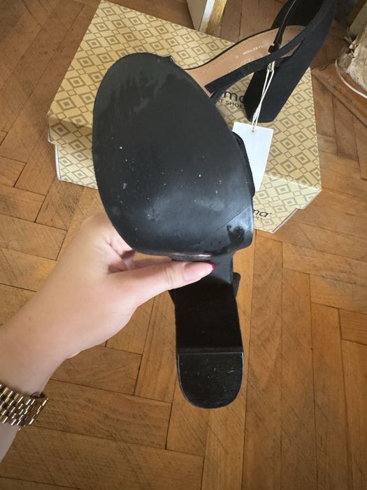 Велурени сандали на висок ток