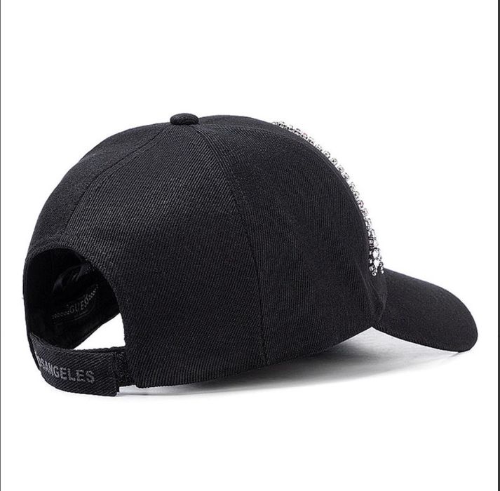 Guess дамска красива шапка с козирка