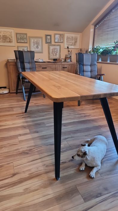 Трапеза маса от масив