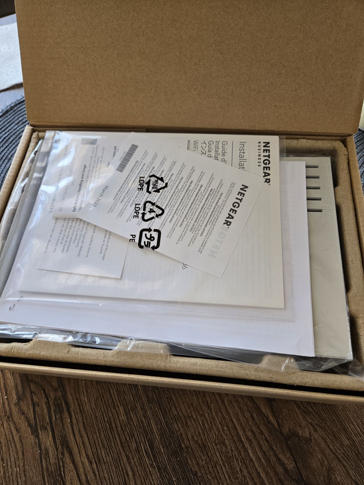 Рутер Netgear WAX 206 WIFI6