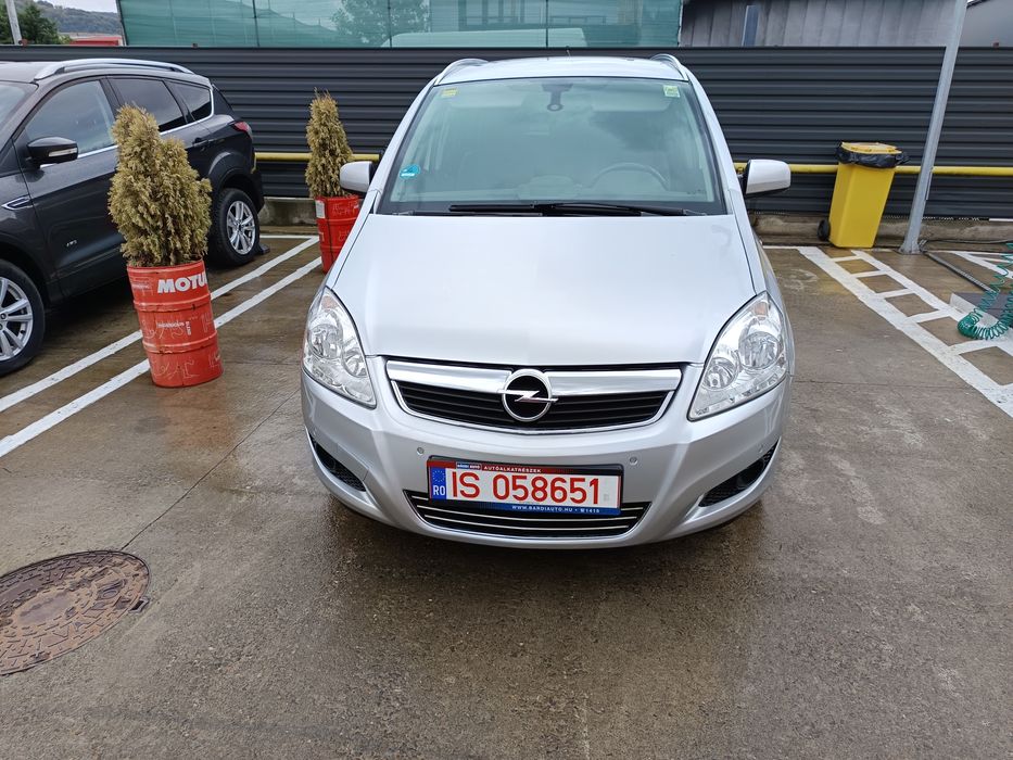 Vând Zafira B facelift