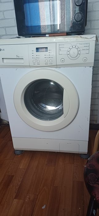 Продам стиралку на запчасти все работает