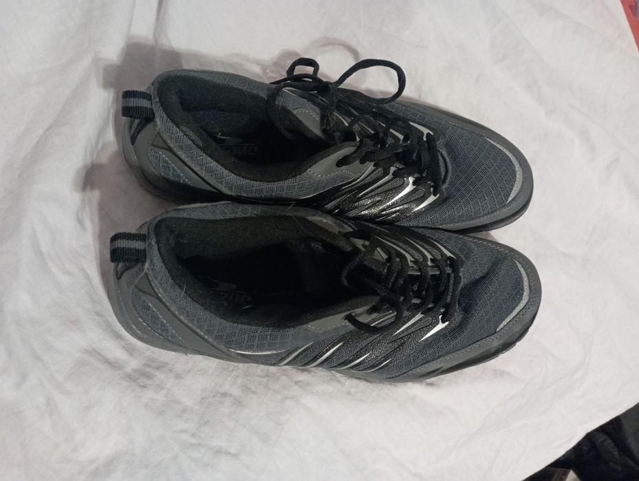 Adidași numărul 43 noi