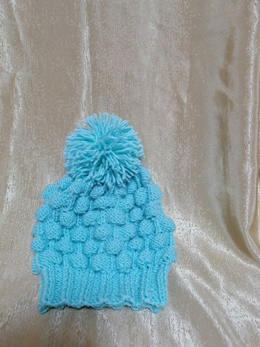 Căciulițe tricotate, adulți și copii