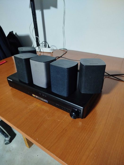 Home Cinema System Samsung model: HT-Z110 cu 5 sateliti. Fara tub bas!