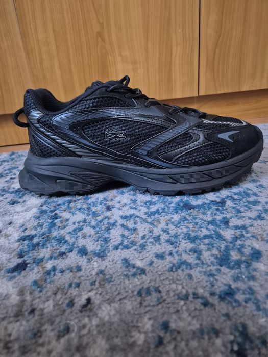 Vând adidași lacoste