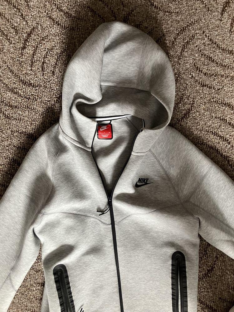 Nike tech fleece model nou