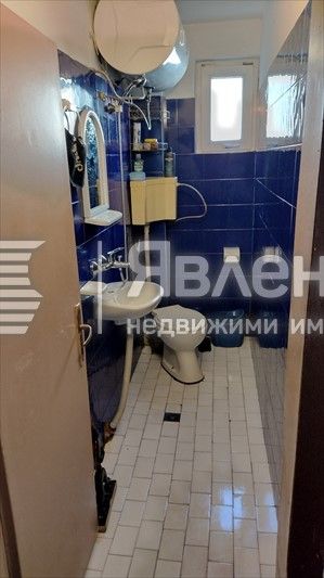 „Явлена” продава етаж от къща в широкия център на