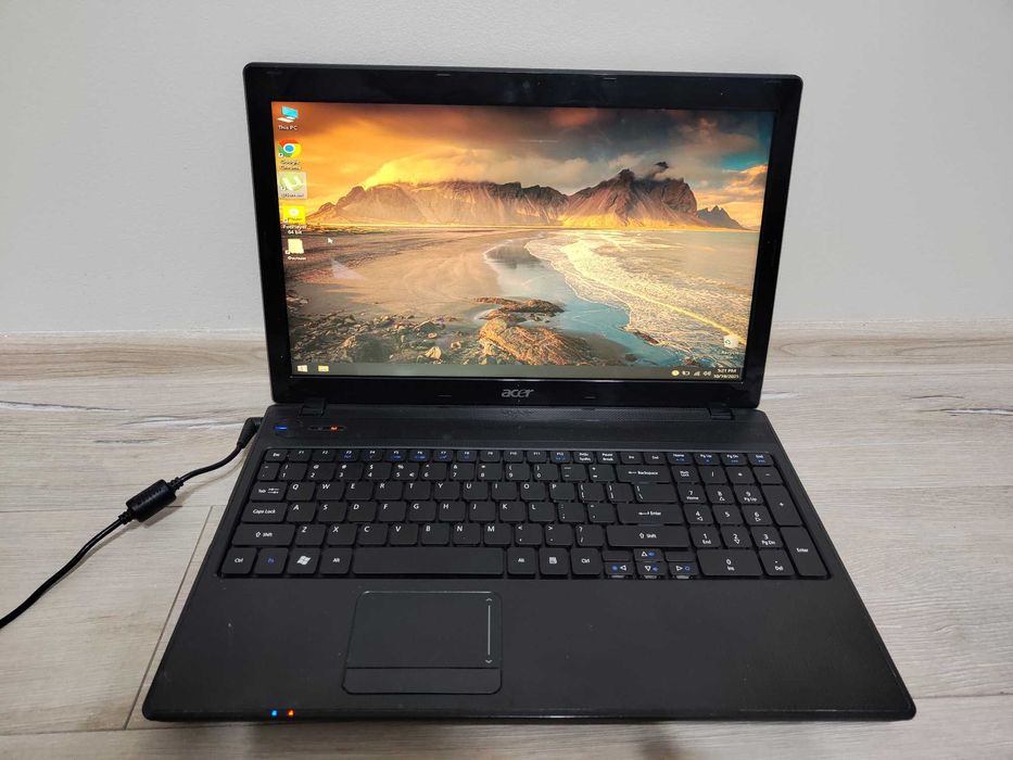 Продавам работещ лаптоп Aspire 5736Z