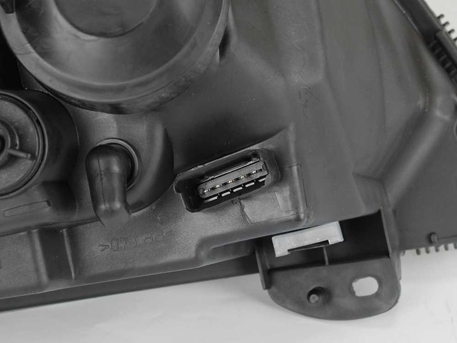 Фарове Фар за RENAULT CLIO 2001 - 2009 / Рено Клио с хром рамка