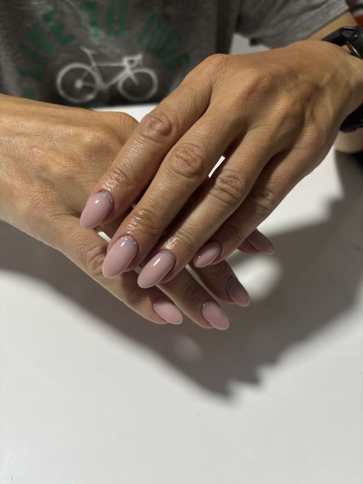 Unghii cu gel si semi