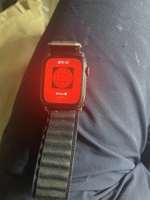 Продам эпел вотч 44 мм SE1