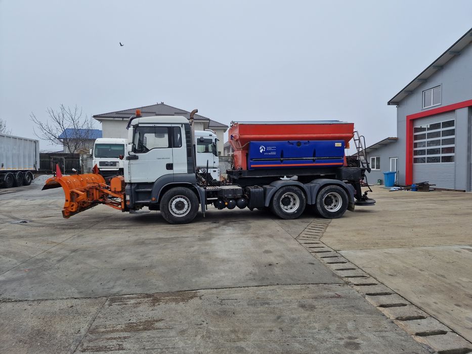 Cap tractor echipat sararita dezapezire