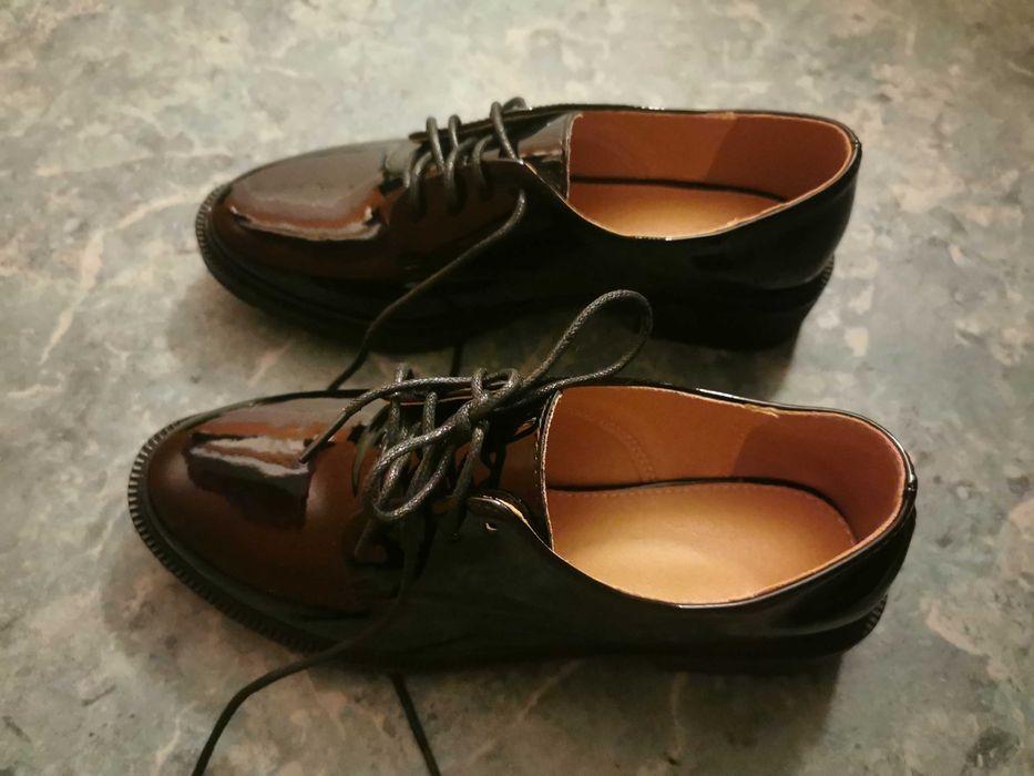 Pantofi noi, marime 35